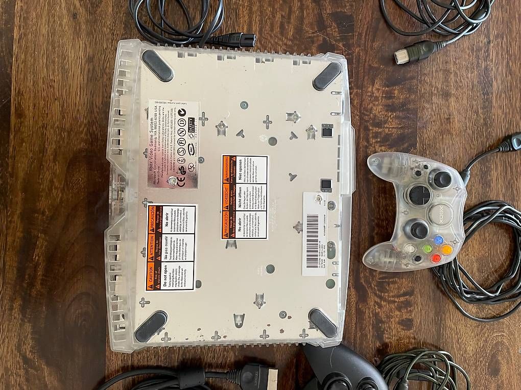 Microsoft Consoles: Xbox classic crystal mit 3 controller – D'occasion à Zürich par aur_7f9w 3