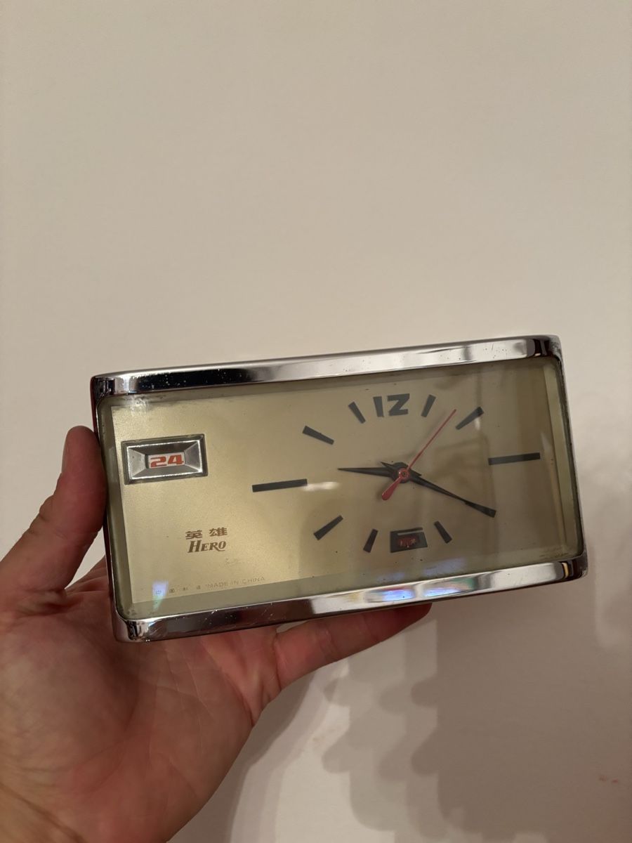 Sveglie: Vintage Hero Alarm Clock - Retro 70s Bedside Decor Gem – Usato da Lugano venduto da rrkivio