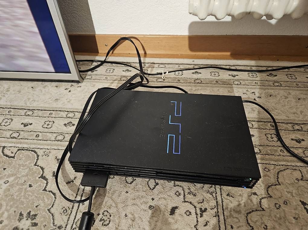 Sony Console: PlayStation 2 SCPH-30004 (PAL) - Console + Manette + Câbles – Usato da Monthey venduto da darkmine