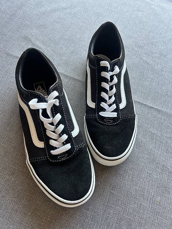 Scarpe da uomo: Black and white VANS  – Usato da Basel venduto da iac_lf5j 1