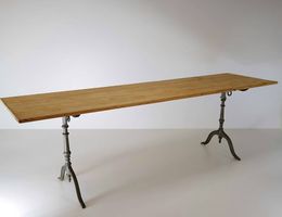 Esstisch 240×67 cm mit Gussfüssen & Tannenholz