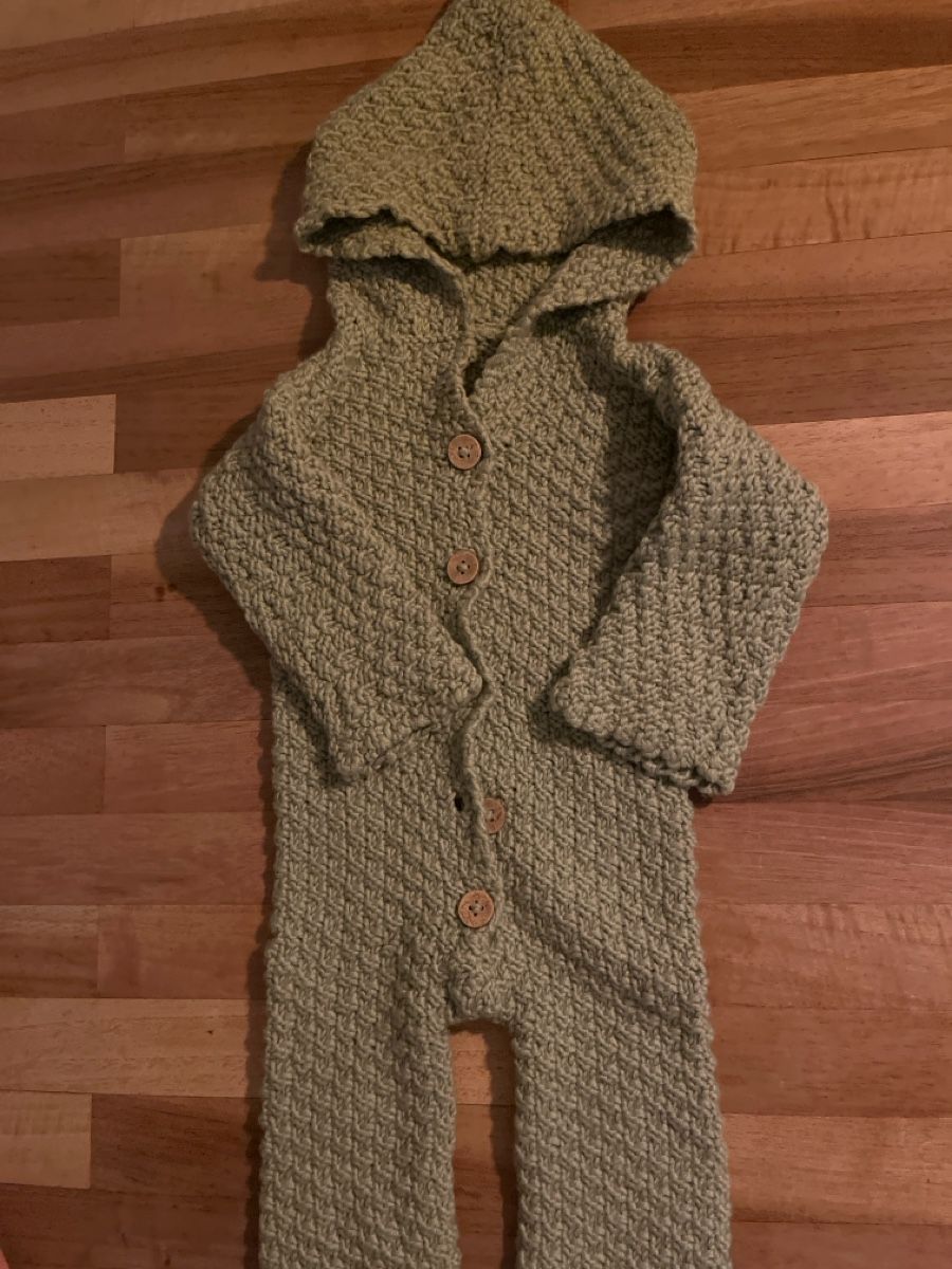 Pagliaccetti: Handgemachte Baby-Strampler mit Kapuze – Usato da Basel venduto da HugChristine