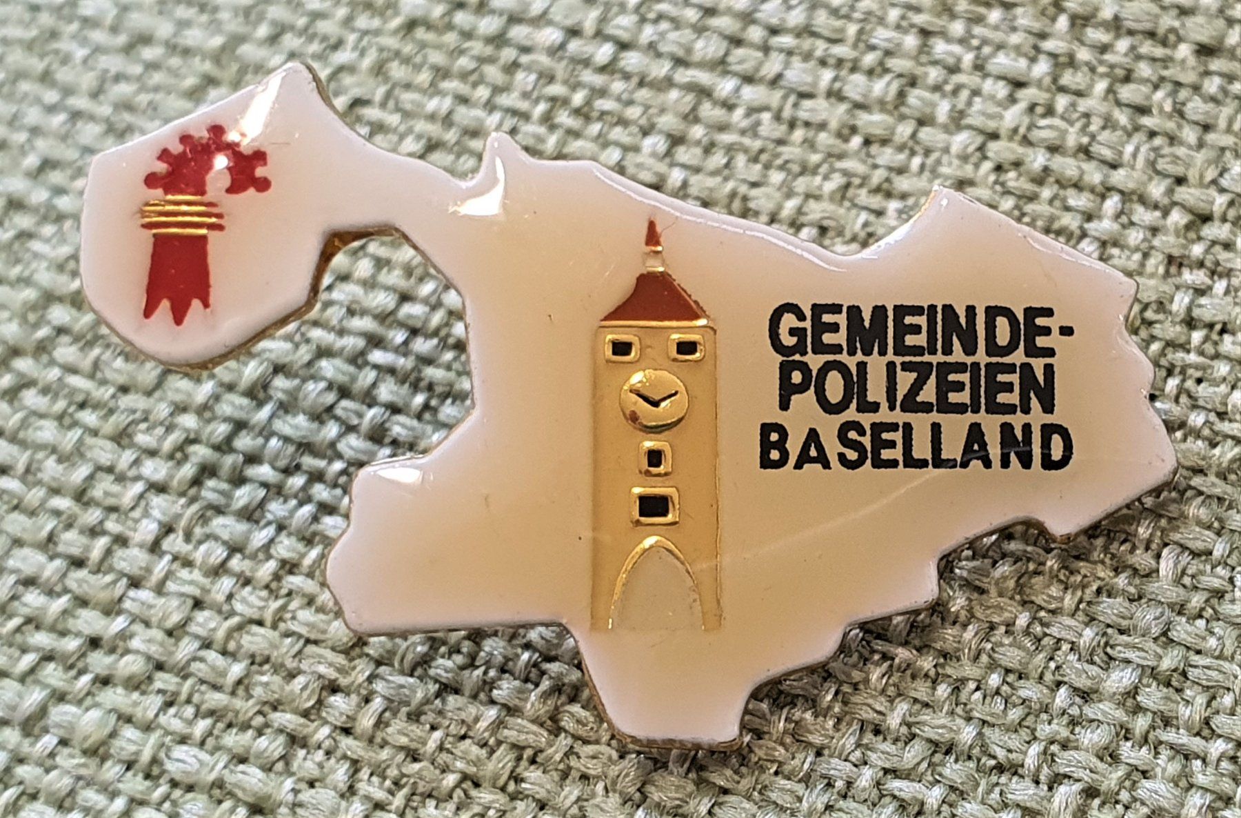 Placchette & Badge: P229 - Pin Gemeinde Polizei Baselland – Usato da Reinach BL venduto da Boston-Verkauf