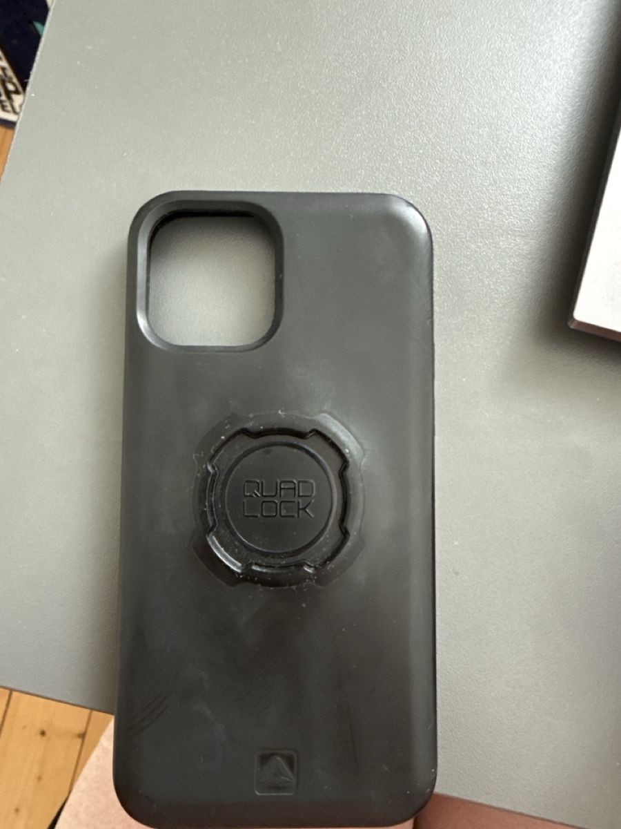 Quad Lock Covers & Schutzfolien: Quadlock Handyhülle Iphone12 – Gebraucht aus Chur von flujan