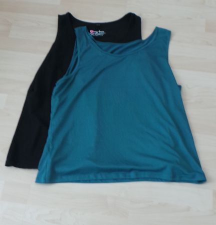 2 Tops (schwarz und petrol) ca. Grösse 50