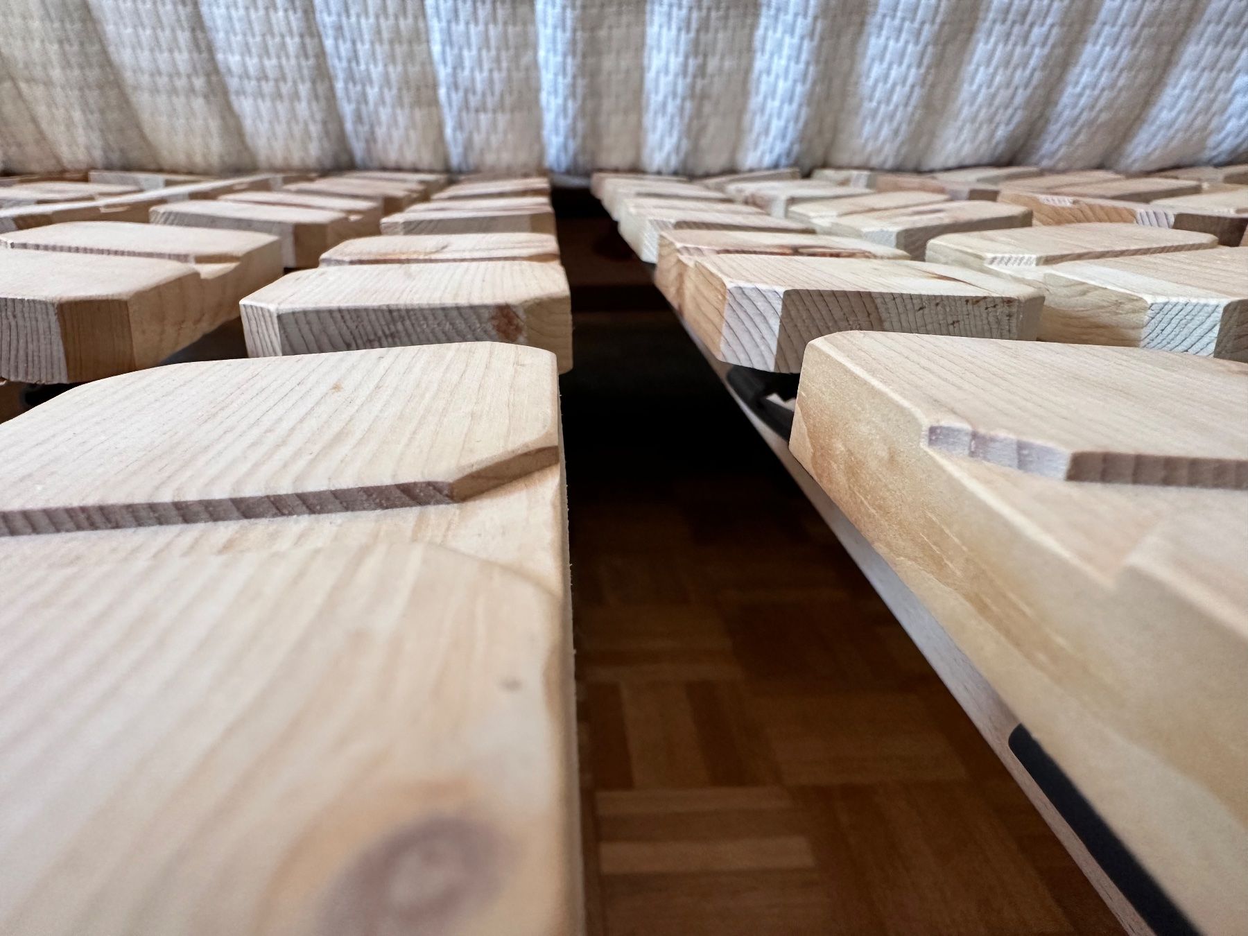 Betten: Bettgestell mit Kopfteil hellgrau Stoff Grösse 180x200cm – Gebraucht aus Winterthur von Greenlifestyle 3