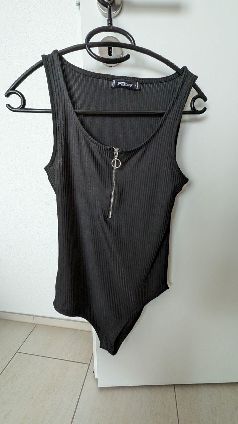 Top: Body S – Usato da Ganterschwil venduto da Nike18
