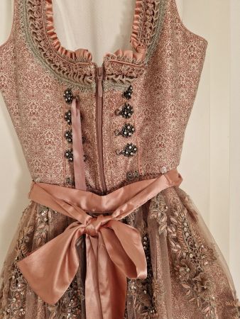 Neuwertiges Dirndl Krüger inkl. 2 Blusen Gr.40 CH