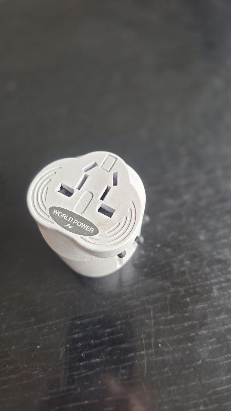 Laufwerke & Adapter: World Travel Adapter – Neu (gemäss Beschreibung) aus Zürich von Tornadorey 2