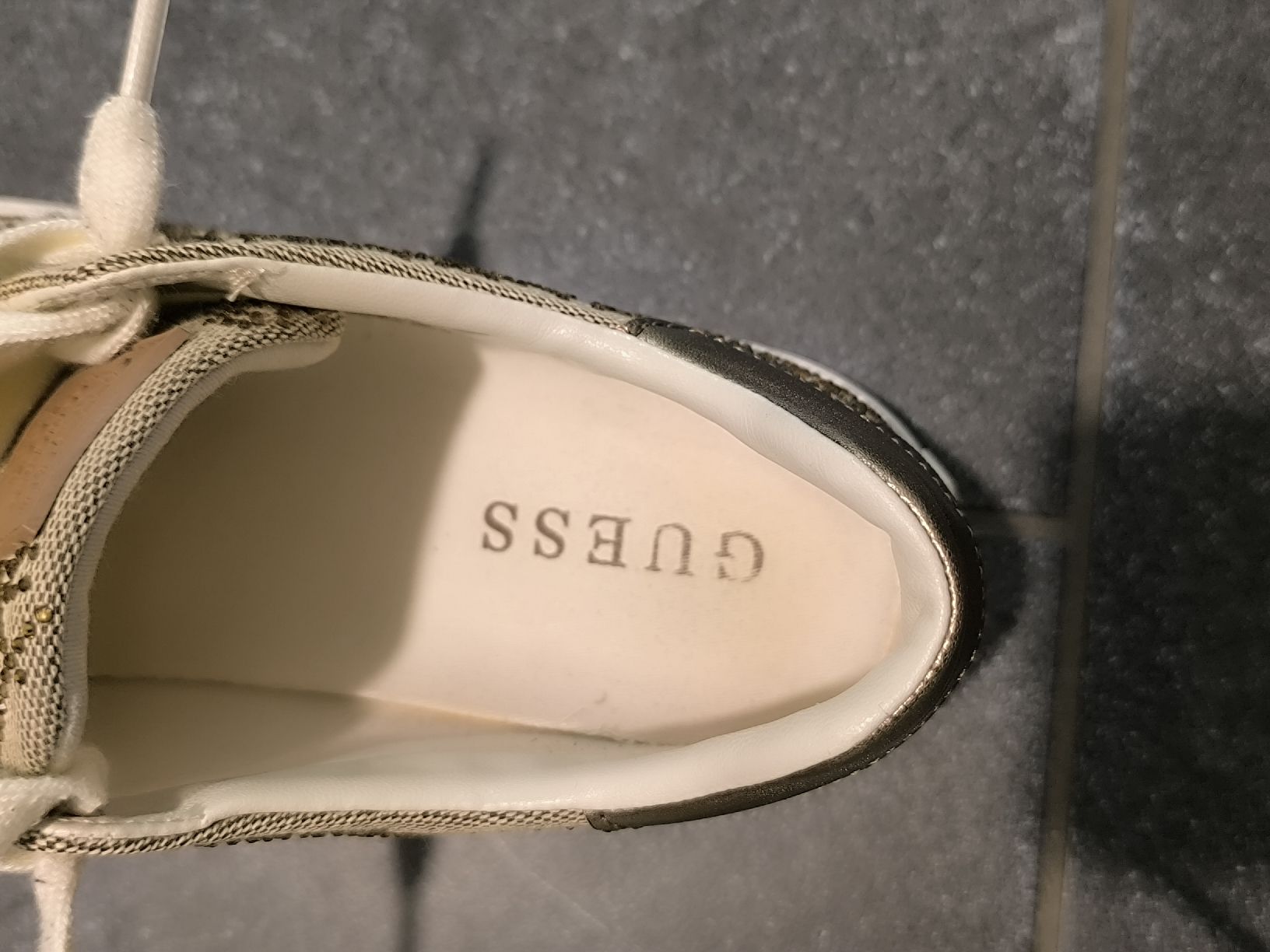 Guess Scarpe da donna: guess Schuhe  – Nuovo (secondo la descrizione) da Oftringen venduto da Lejaleja 4
