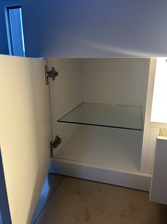 Interio Mobili TV: Weisses TV-Möbel mit Beleuchtung Sideboard Interio – Usato da Bremgarten b. Bern venduto da m-stalder80 1