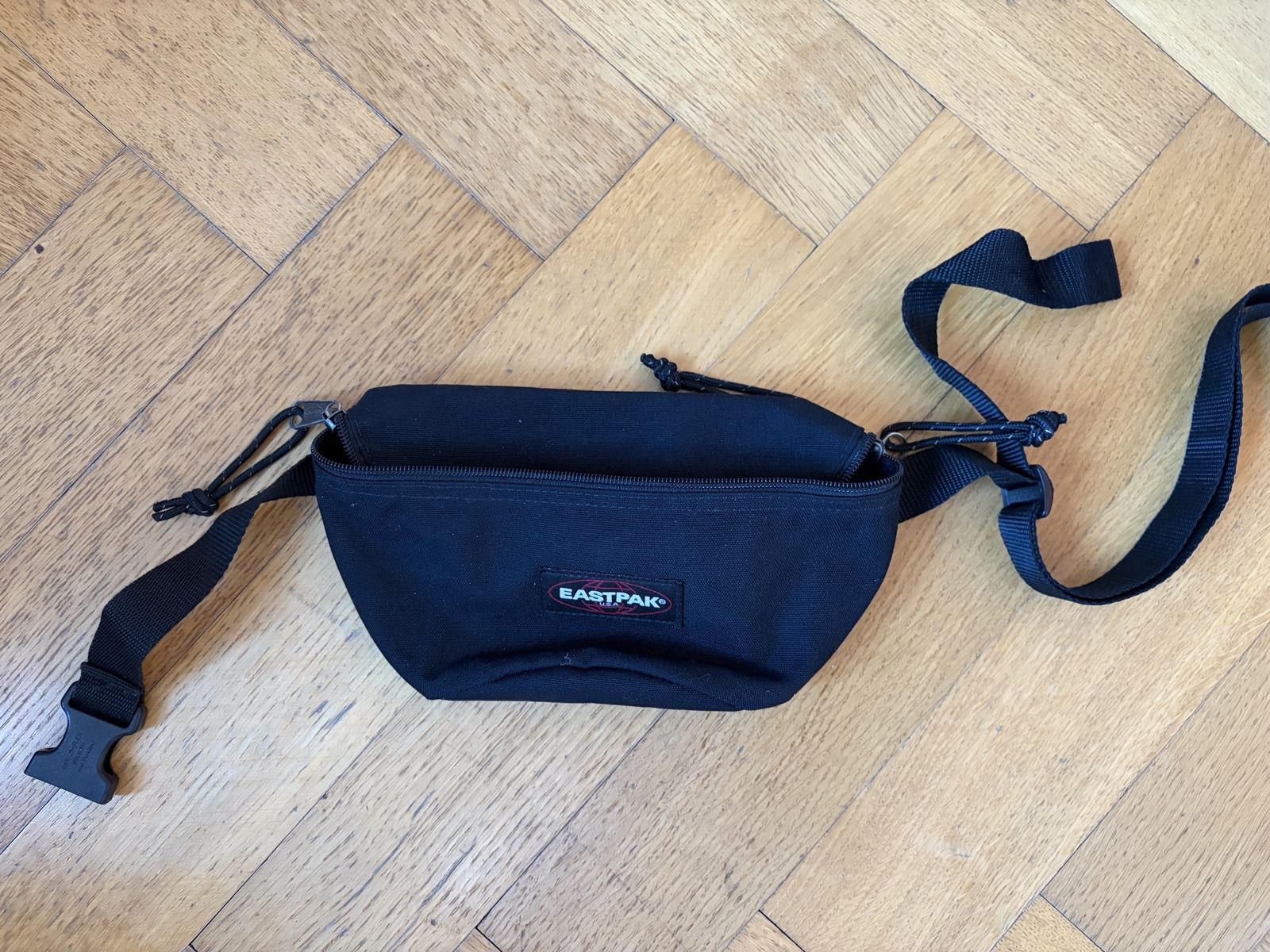 Eastpak Borse: Sac banane Eastpak – Usato da Neuchâtel venduto da SilvioTod