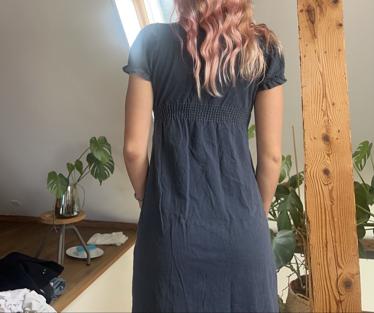 Brandy Melville Kleider: Brandy Melville Kleid dunkelblau – Gebraucht aus Steffisburg von viv_5tqt 1