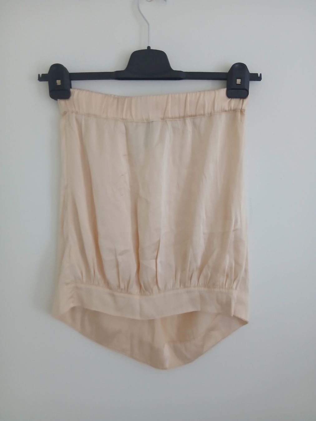 Manila Grace Gonne: Manila Grace Silk Beige Mini Skirt – Nuovo (secondo la descrizione) da Wil SG venduto da tre_g2l7 1