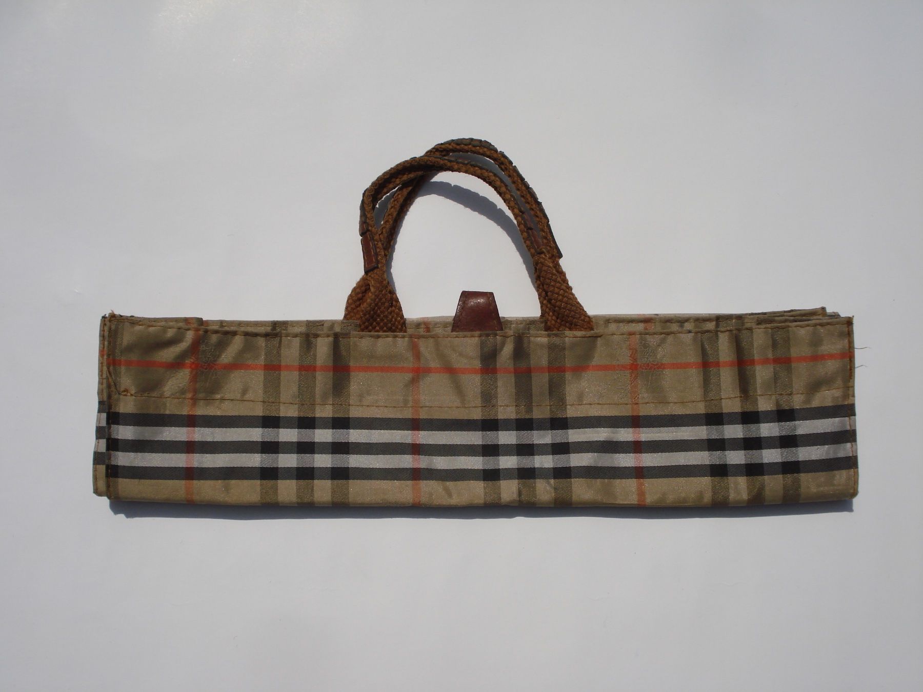 Burberry Borse: Burberry Shoppingbag – Usato da Basel venduto da art.basel 7