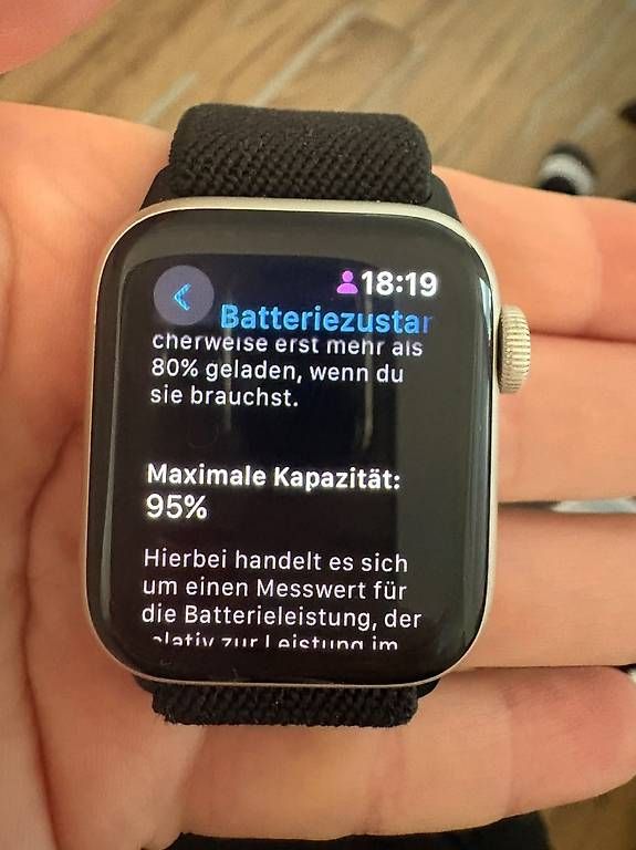 Smartwatch: Apple Watch SE 40mm inkl. div. Armbänder – Usato da Triesen venduto da kevin.073 2