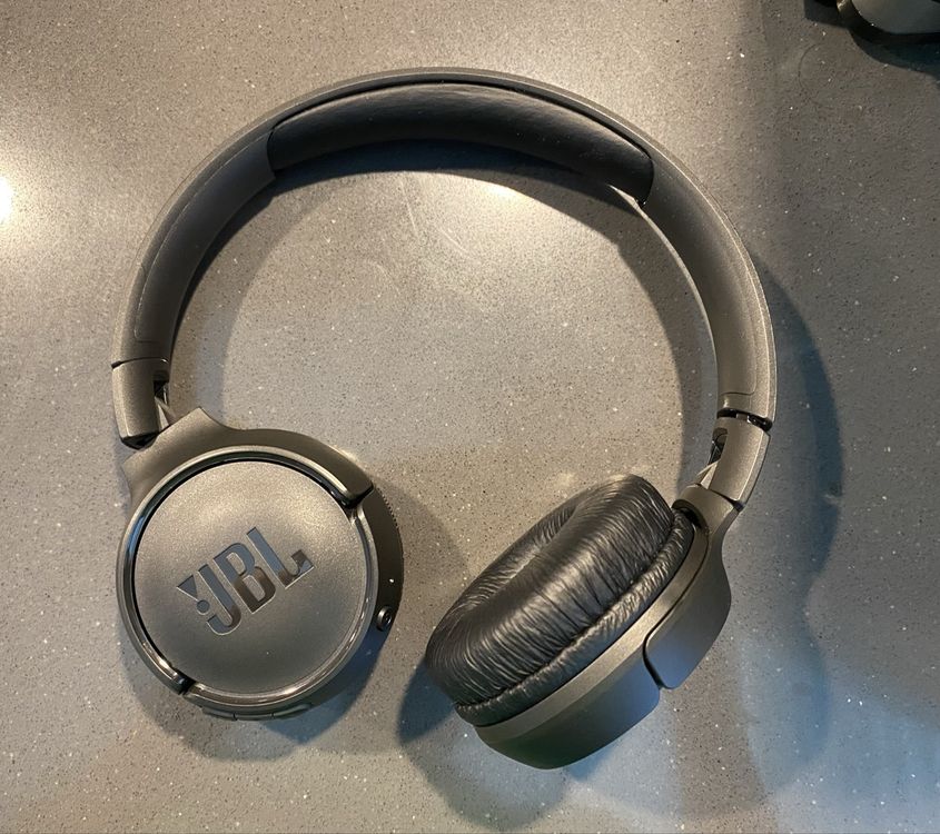 JBL Kopfhörer: JBL Kopfhörer Grau - Top Zustand für Musikliebhaber! – Gebraucht aus Basel von sch_v6nl