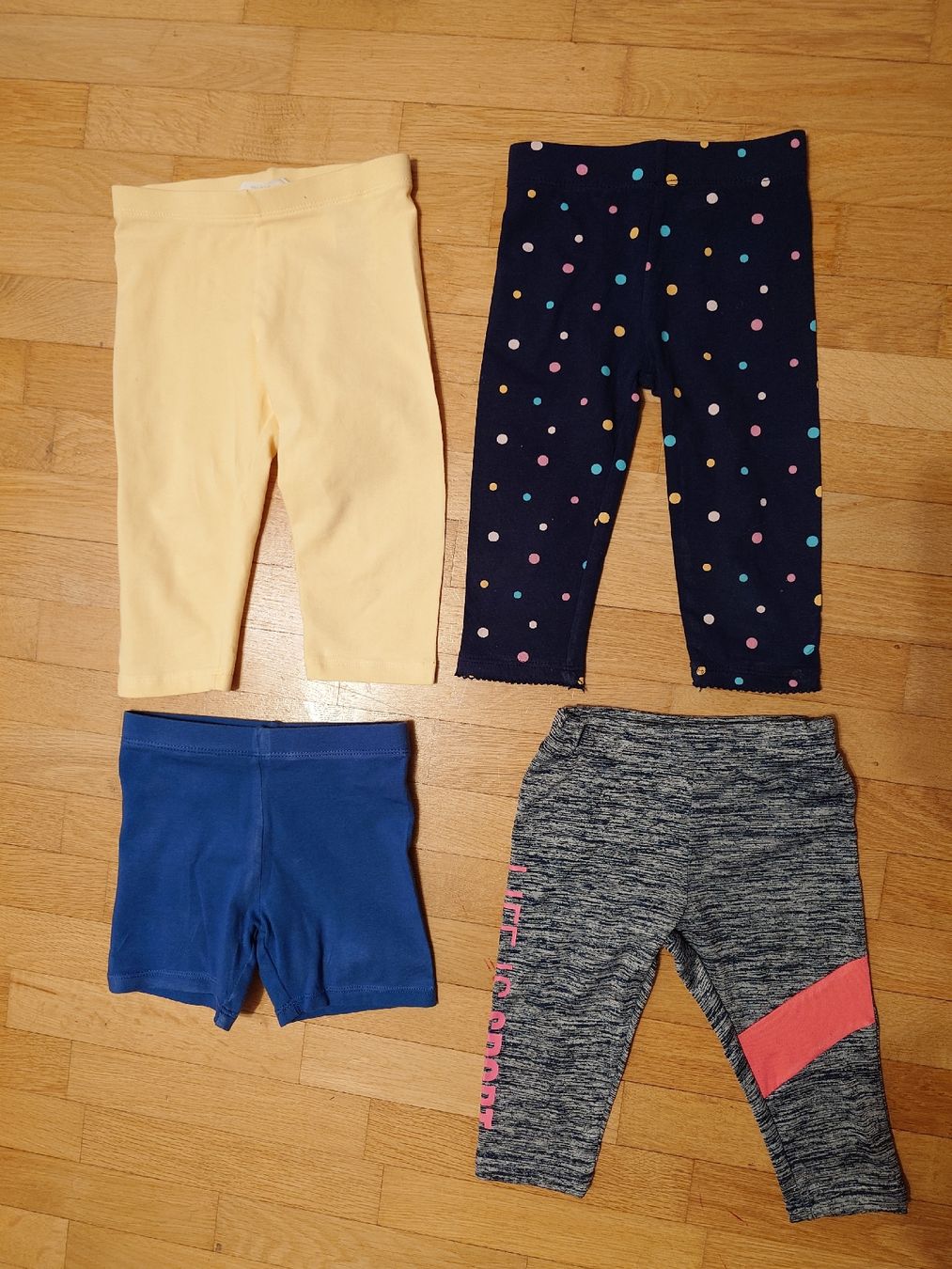 Collant & Leggings: 4er Set Mädchen Leggings, Grösse 104 – Nuovo (secondo la descrizione) da Uster venduto da snowy_6