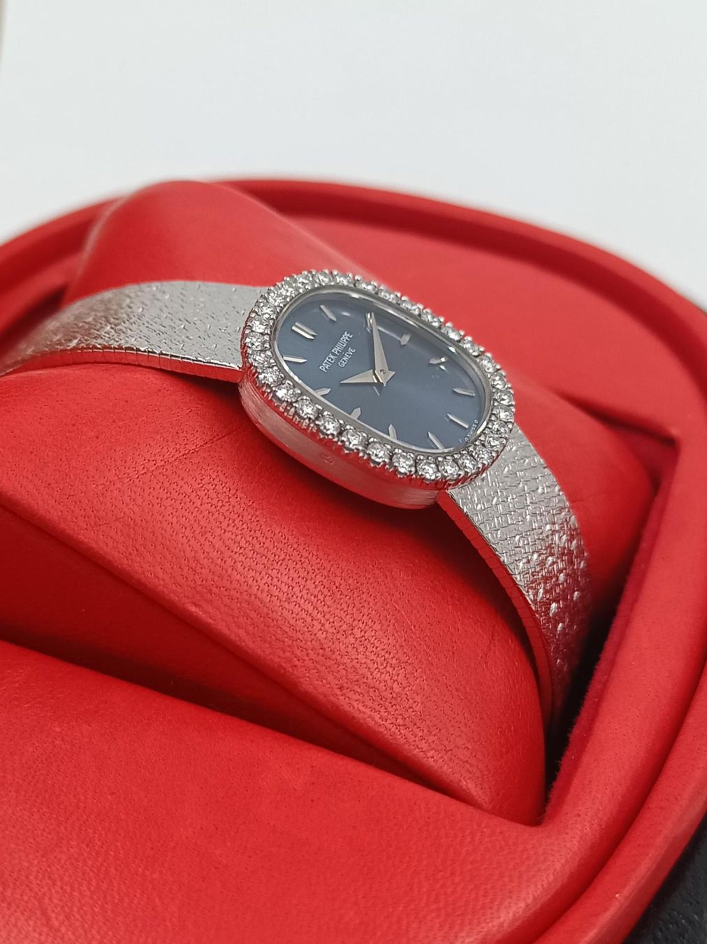 Patek Philippe Orologi: PATEK PHILIPPE "ELLIPSE" , 4134/1G – Usato da Luzern venduto da EdiGem 4