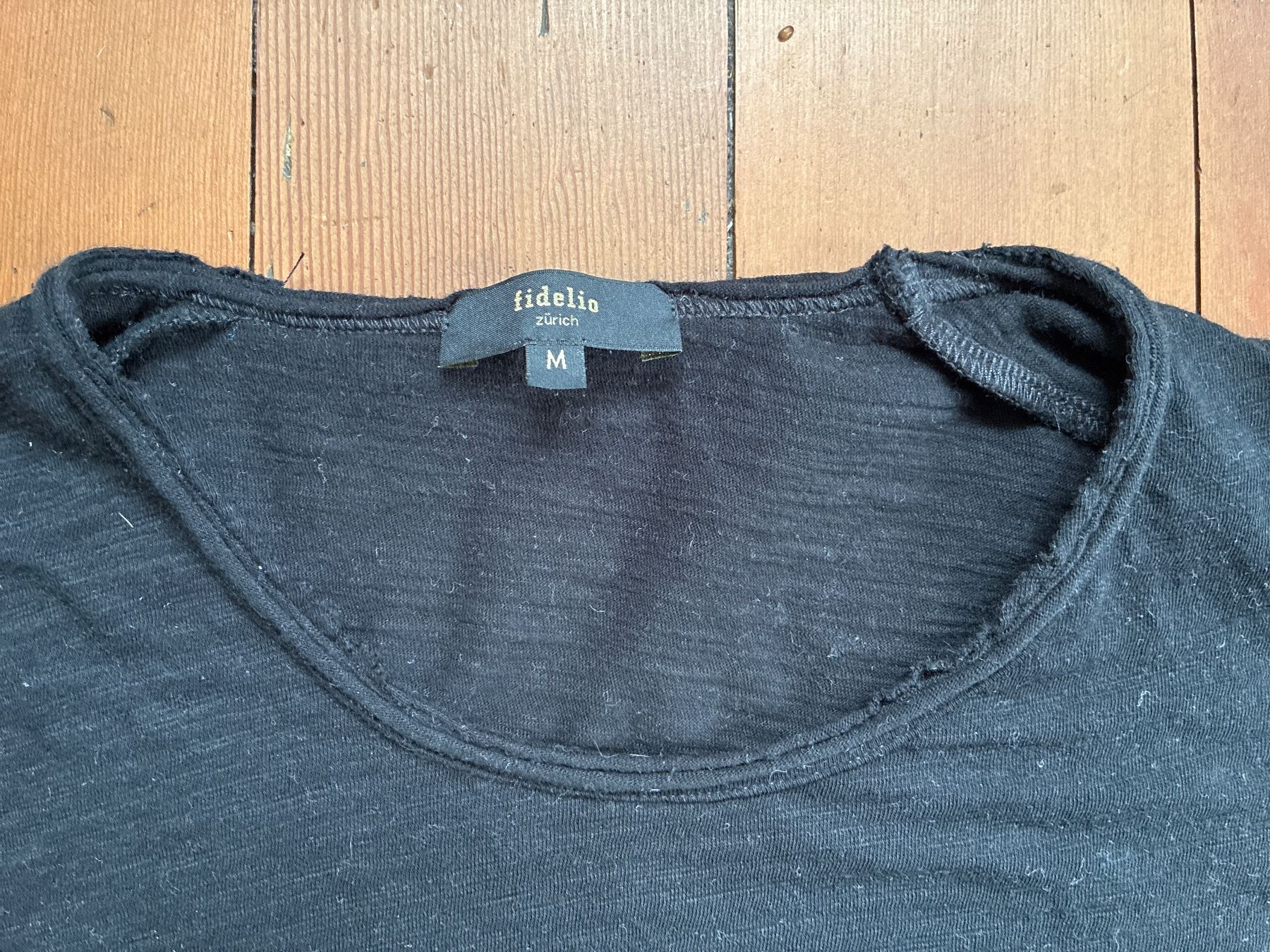 T-shirt: Fidelio Langarm Shirt schwarz – Usato da Zürich venduto da Boognishh 2