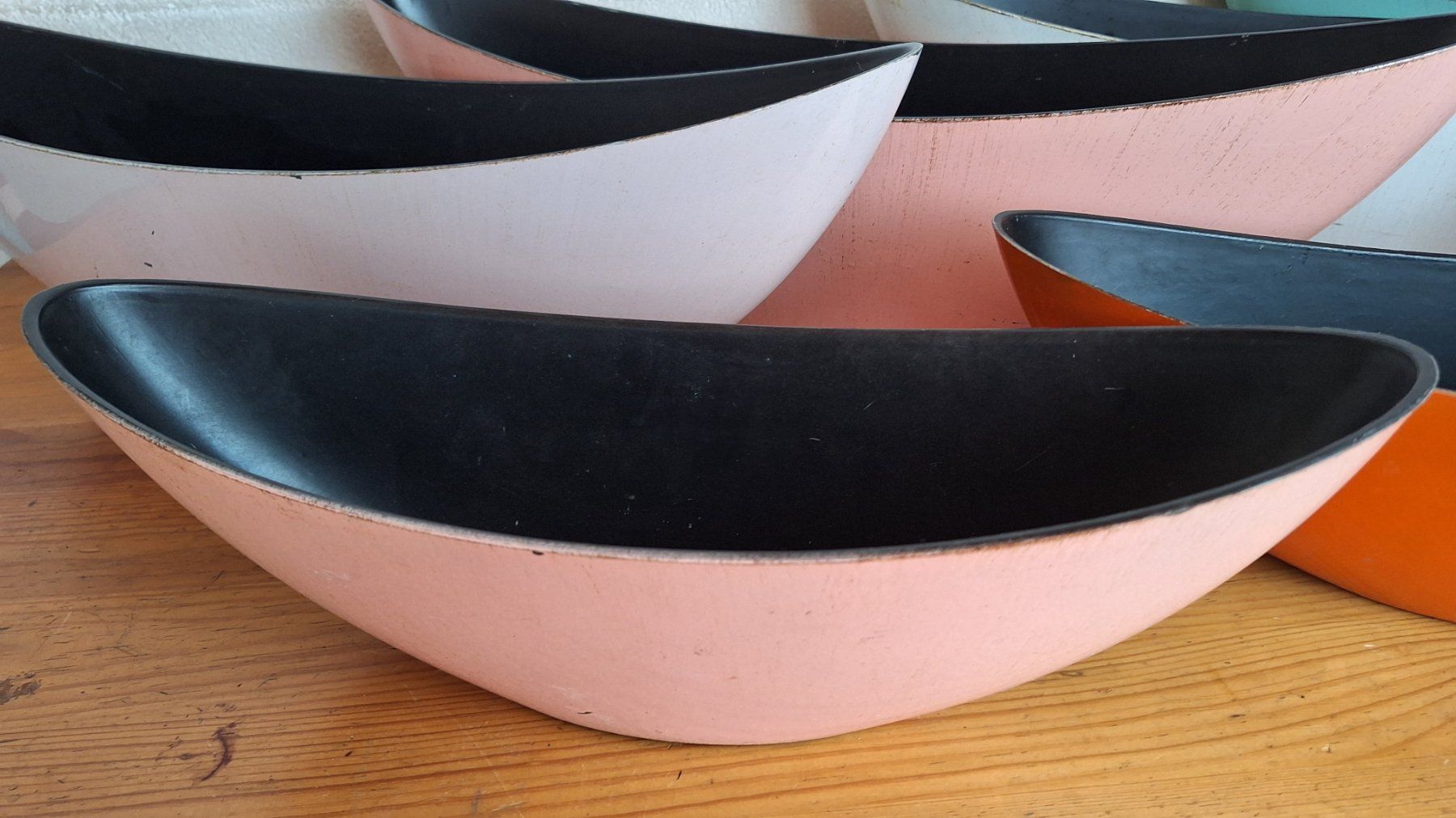 Vasi per fiori: 7 Floristik - Gefässe "Schiffchen" Kunststoff , farbig – Usato da Arlesheim venduto da shopradl 1