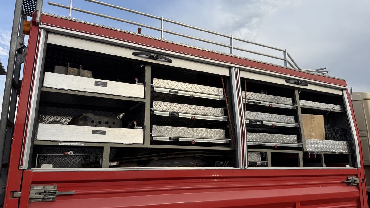 Nutzfahrzeuge: Rotes Kreuz Aufbau – Gebraucht aus Zollikerberg von Tscheitii 5
