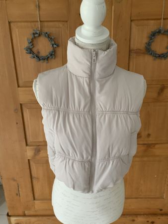 Kurzes Daunengilet von H&M DIVIDED Gr. XXS