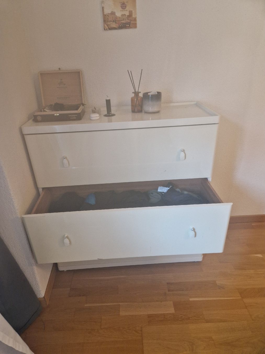Cassettiere: Kommode Gratis - Beschreib lesen – Usato da Zürich venduto da nonsense322 1