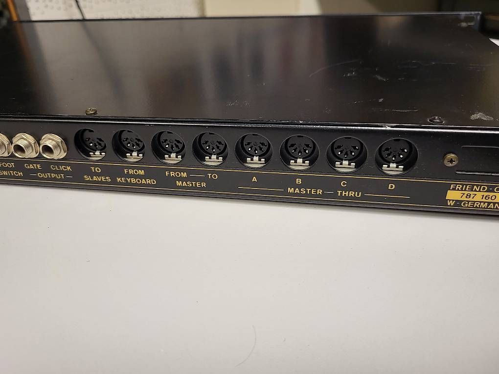 Strumenti musicali: Friend Chip SRC/AT Smpte - Midi Synchronizer – Usato da Riehen venduto da Agepi 4