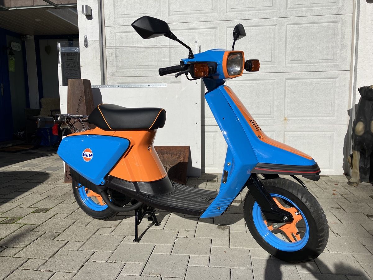 Yamaha Scooter: Retro Roller Yamaha 1985 mit Helm – Nuovo (secondo la descrizione) da Oberglatt ZH venduto da albarpitsch 1