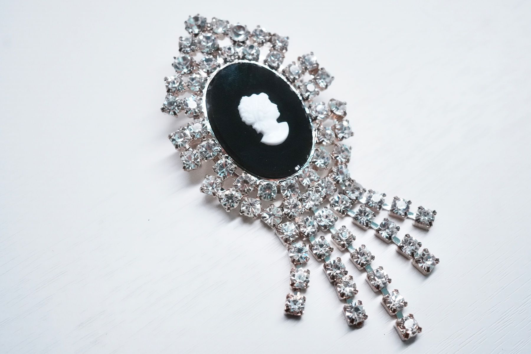 Gablonzer Spille & Fermagli: Vintage Brosche Gablonz Kamee Dame Strass – Usato da Volketswil venduto da HeredisAntiques 2