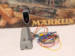 Märklin | Form-Hauptsignal mit Kabeln & Bodenplatte H0