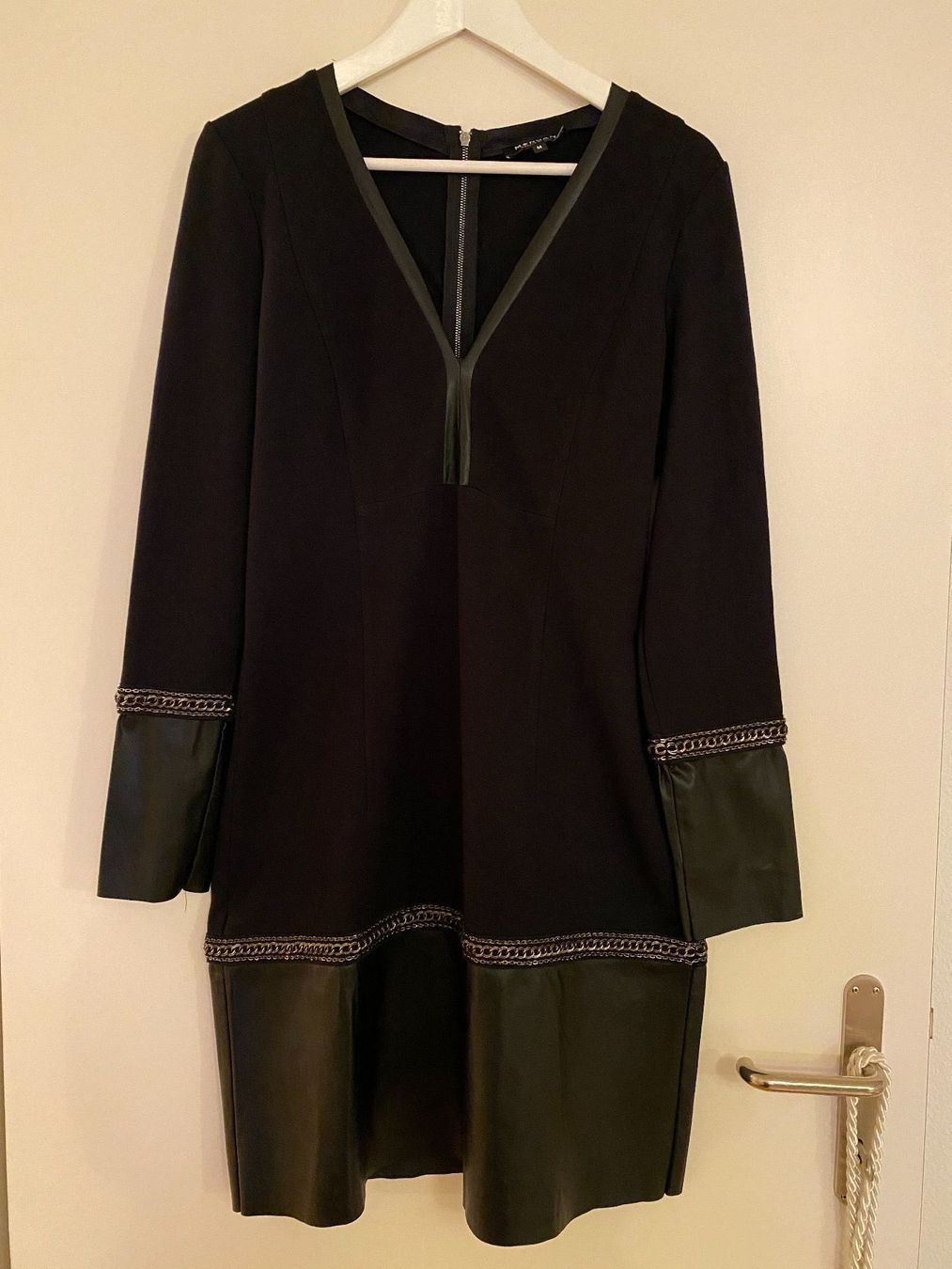 Morgan Vestiti: Kleid mit Kunstleder-Detail von Morgan – Nuovo (secondo la descrizione) da Zürich venduto da Maria2021