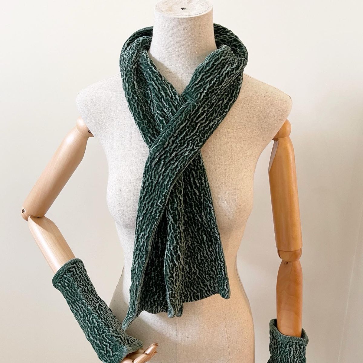 Foulard & Sciarpe: PRIVATSACHEN Cocon. Commerz Scarf + Mittens – Nuovo (secondo la descrizione) da Emmen venduto da Avviivva_Com2023