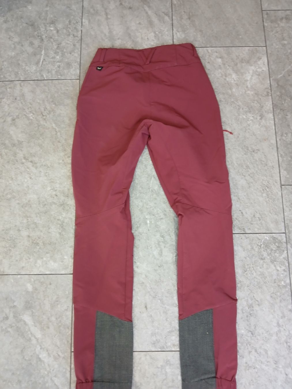 Salewa Pantaloni: Salewa Sporthose Grösse 36 – Usato da Niederurnen venduto da yoio 1
