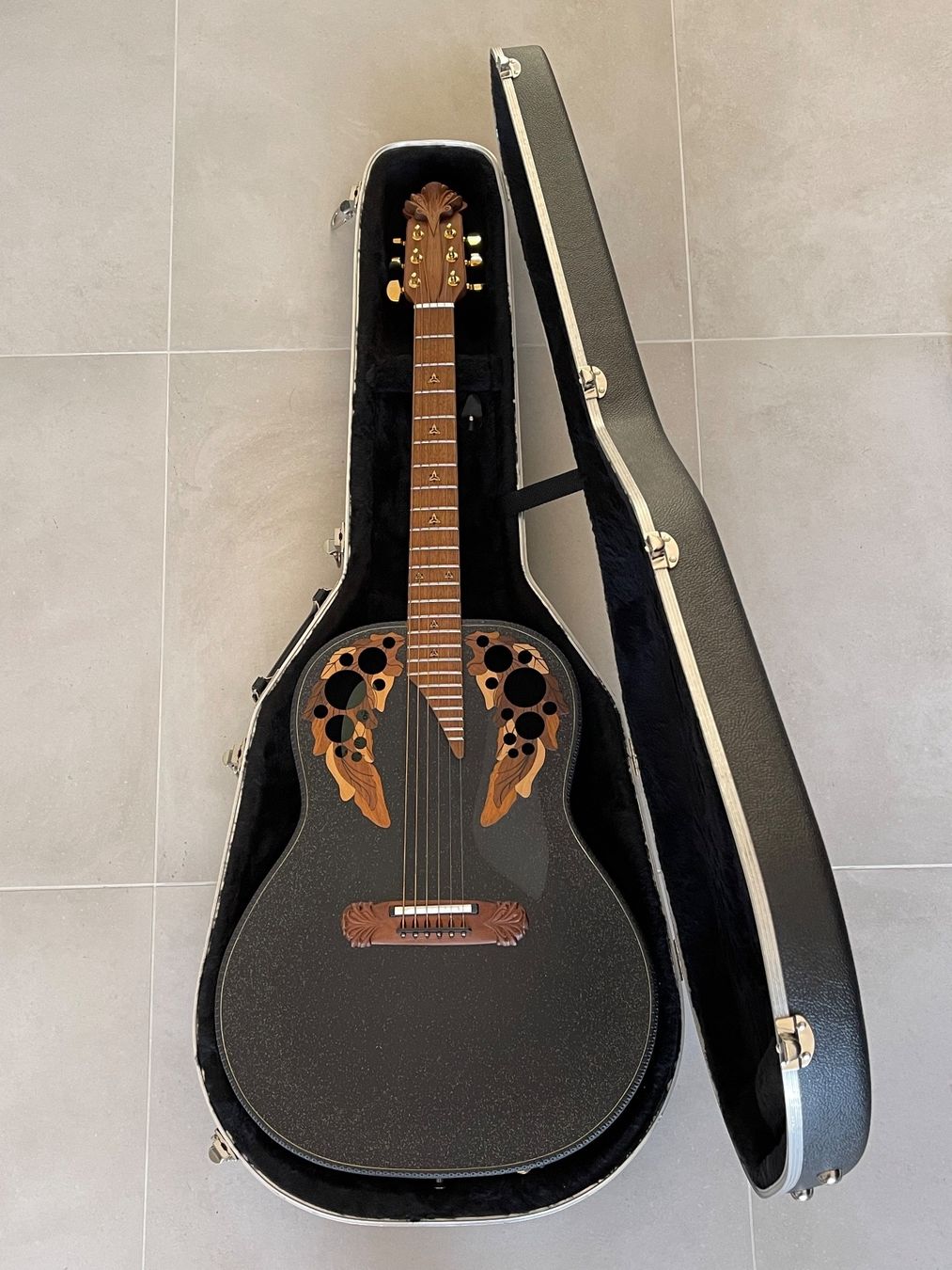Ovation Strumenti musicali: Ovation Adamas Serie I Modell: 1687-5 – Nuovo e nell'imballaggio originale da Vaduz venduto da ste_2s6w 7