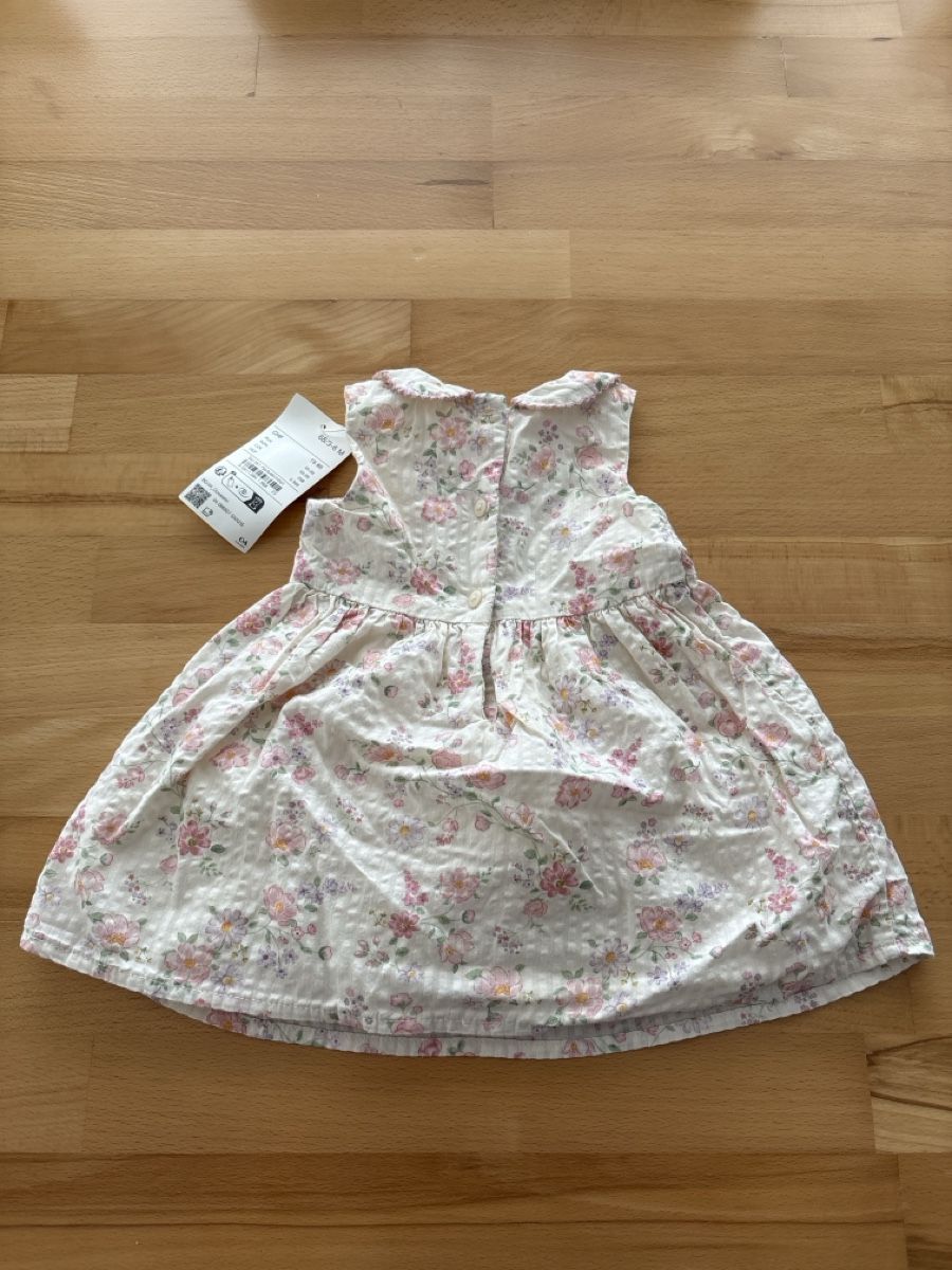 C&A Vestiti & Gonne: Kleid Blumenmuster Grösse 68 Neu mit Etikett – Nuovo e nell'imballaggio originale da Niederrohrdorf venduto da 92Fischli 1