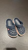 Bequeme Crocs Clogs, dunkelblau/weiss, Grösse 24-25 (8)