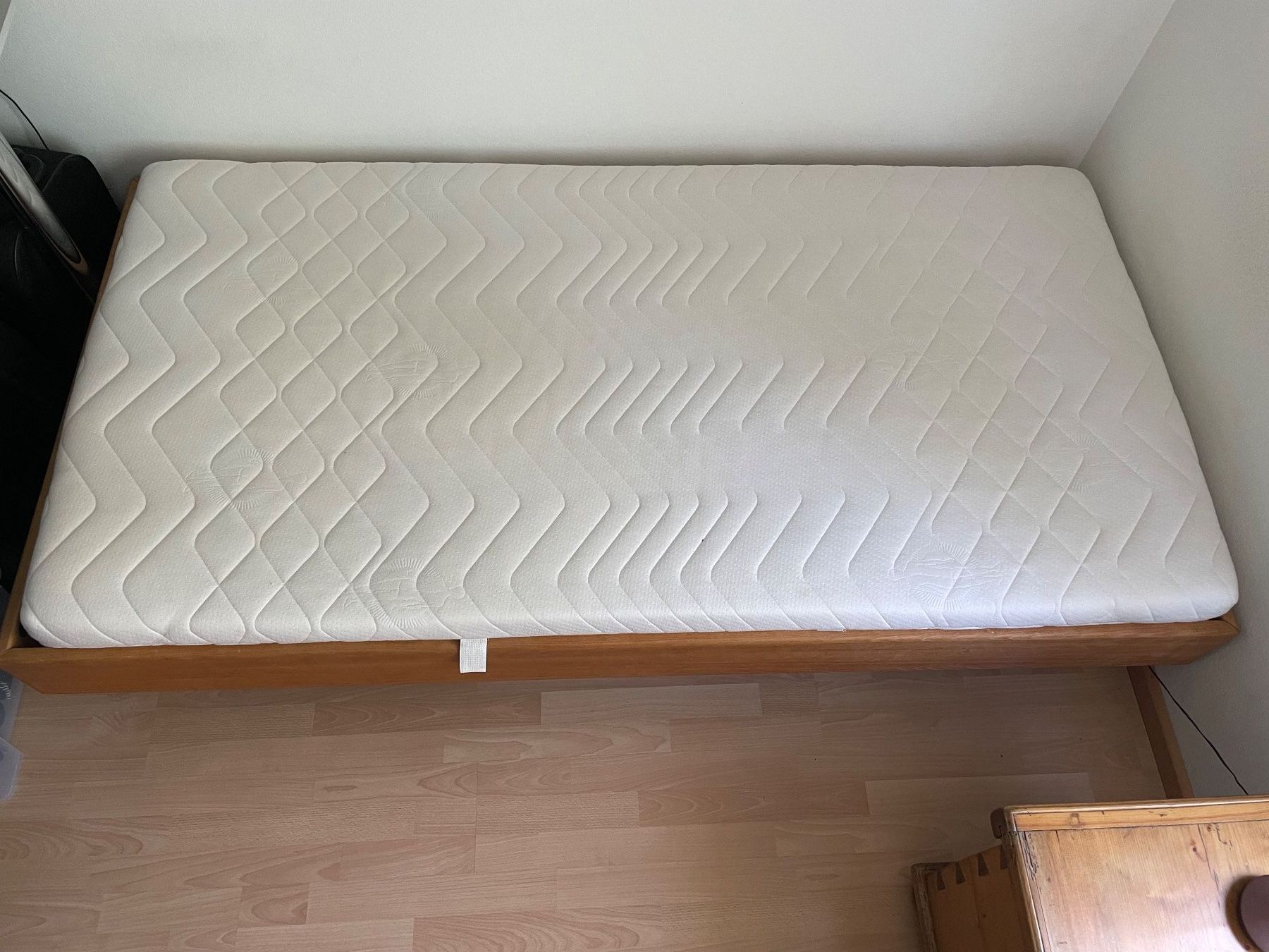 Letti: Komplettes Hartholzbett 1 x 2 m – Usato da Oberwil BL venduto da cor_286p