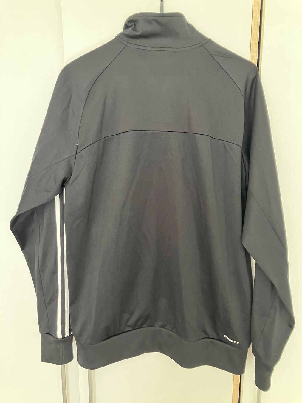 Adidas Hometrainer: Adidas Trainer Jacke Performance Essentials. Gösse M – Gebraucht aus Winterthur von simba1983 2