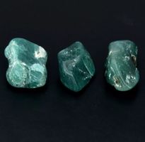 3 Stück 16.97ct t.w. seltener Natur Grandidierit roh Lot.