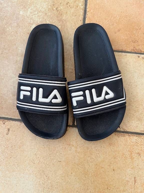Chaussures garçon: Badschlarpen Gr. 32 "Fila" – D'occasion à Dübendorf par rut_5b5n