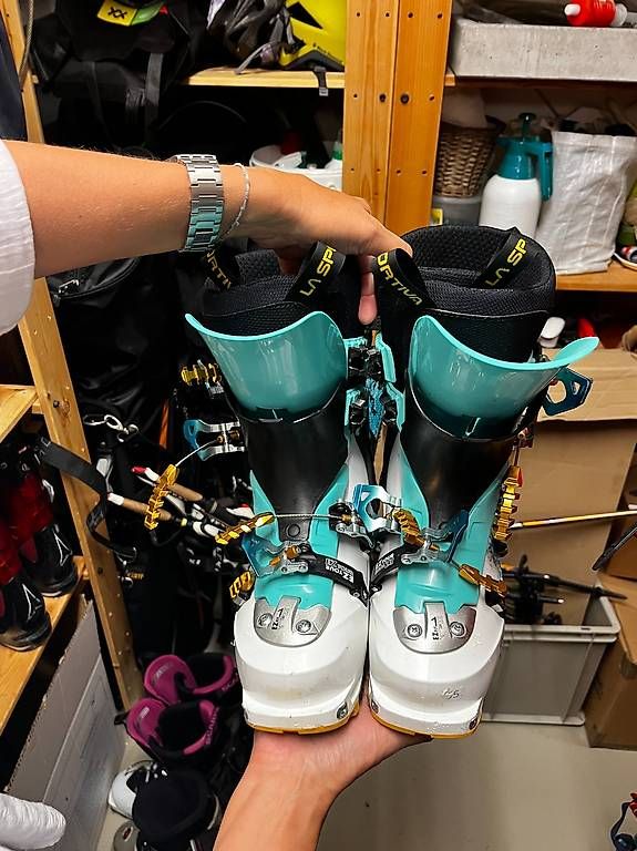 Scarpe da donna: Damen Touren Skischuhe – Usato da Meilen venduto da larakuppel