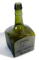 CARL MAMPE - BERLIN, Elefanten - Marke, Liqueur - Flasche