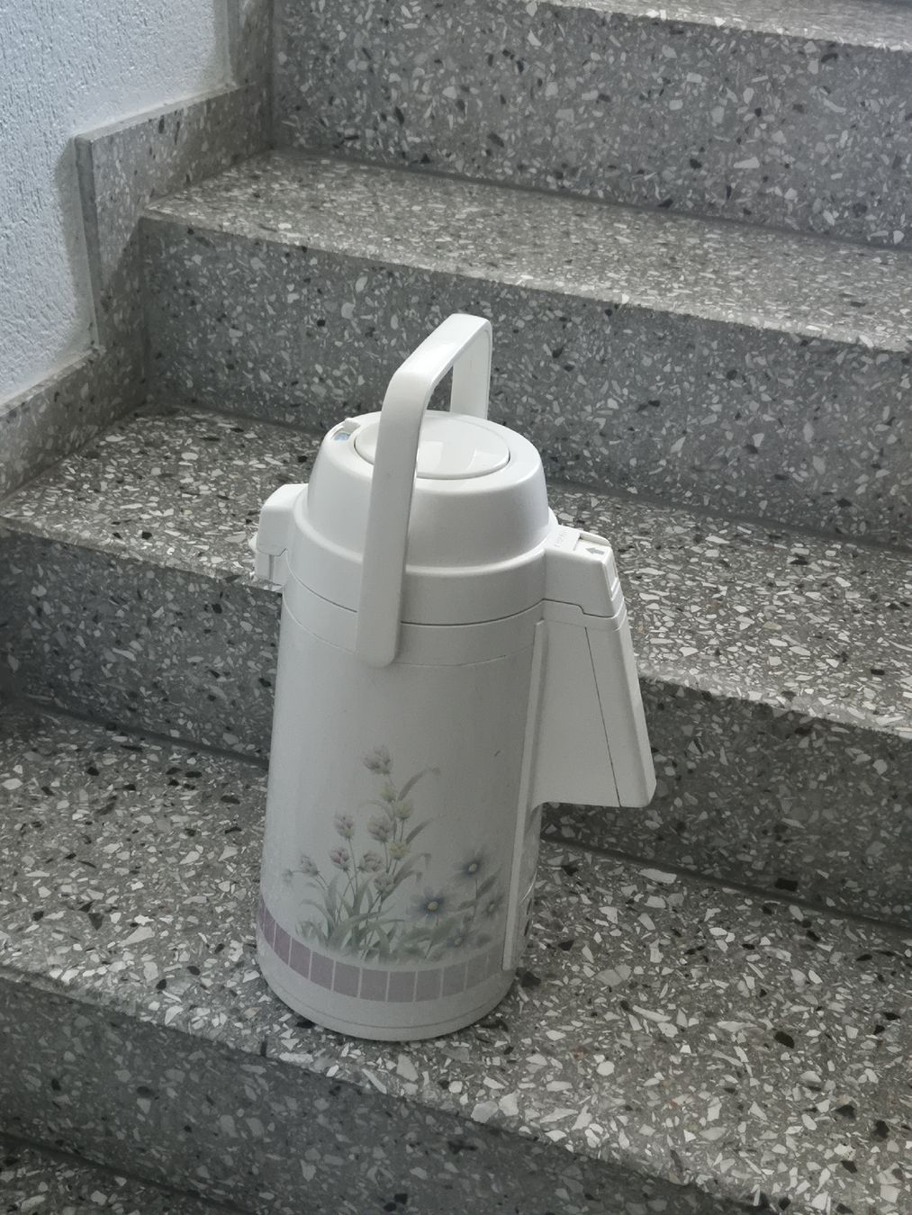 Teiere: Thermoskanne 2,5l  mit Stromanschluss – Nuovo (secondo la descrizione) da Effretikon venduto da fridolina01