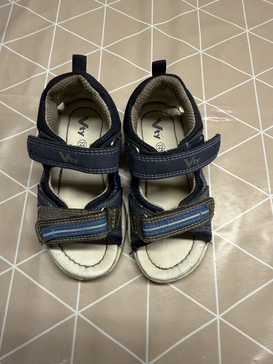 Scarpe per ragazzi: Sandalen Grösse 22 – Usato da Adetswil venduto da kai_p9fb