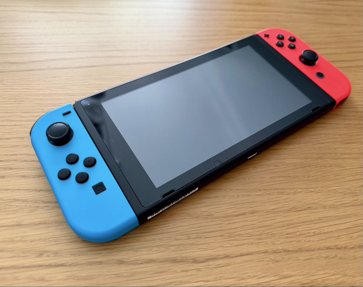 Nintendo Console: Nintendo Switch - inkl 2 Controller - Version 2021 - Top – Usato da Weisslingen venduto da quarktasche 2