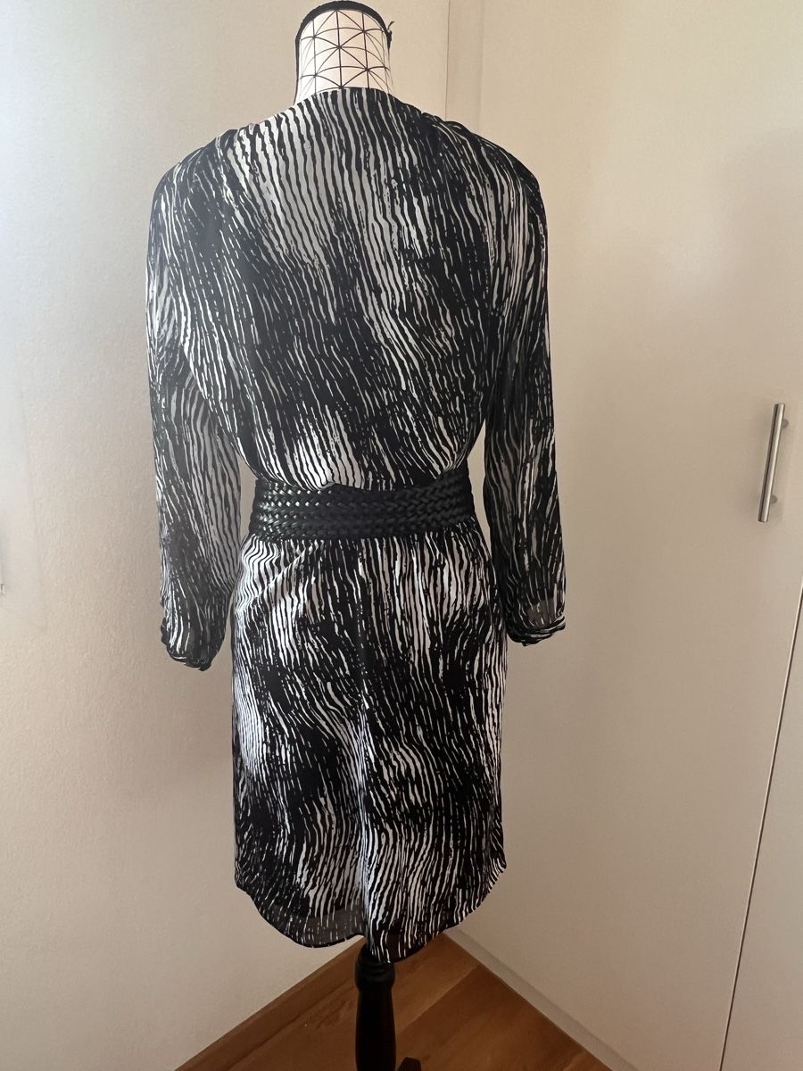 Robes: Robe noire et blanche imprimée  – D'occasion à Gland par choupon 2