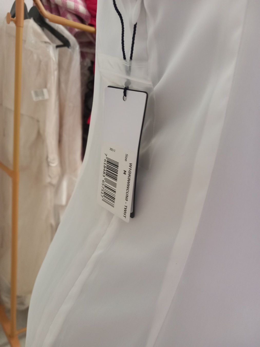 Guess Kleider: GUESS Sommerkleid NEU – Neu und originalverpackt aus Triengen von angel112 1