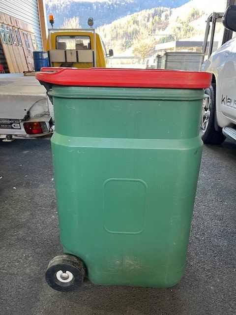 Altro per Ufficio & Commercio: Abfallcontainer grün mit rotem Deckel gebraucht. – Usato da Walenstadt venduto da Sven8880 2